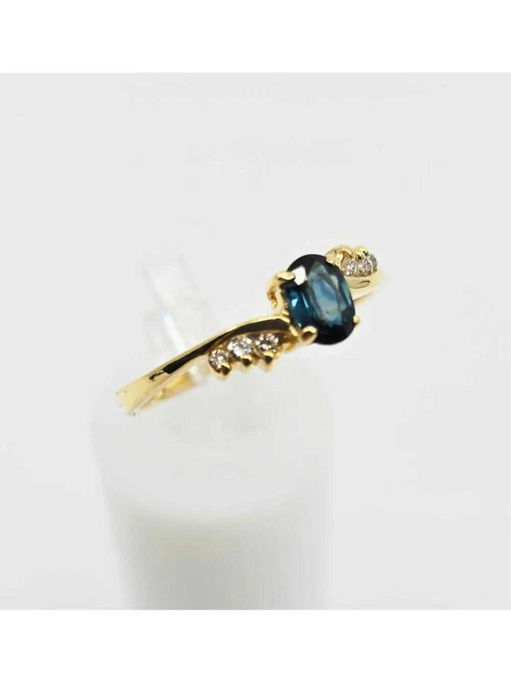 Beautiful 14K Solid Yellow Gold Designer Oval Sapphire & Diamond Ring - Size 9.5